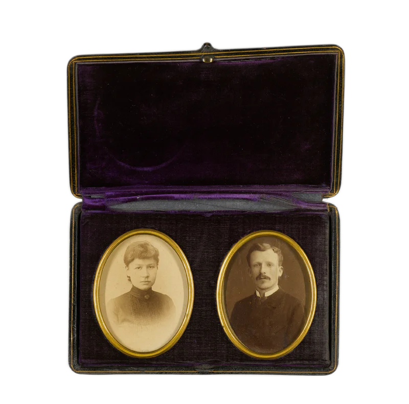 Etui met foto's van Theo van Gogh en Jo Van Gogh-Bonger
